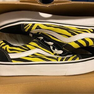 Vans Shoe's "Old Skool" -- (Zebra)  Green/Black Women7.5/Men 6 NWT